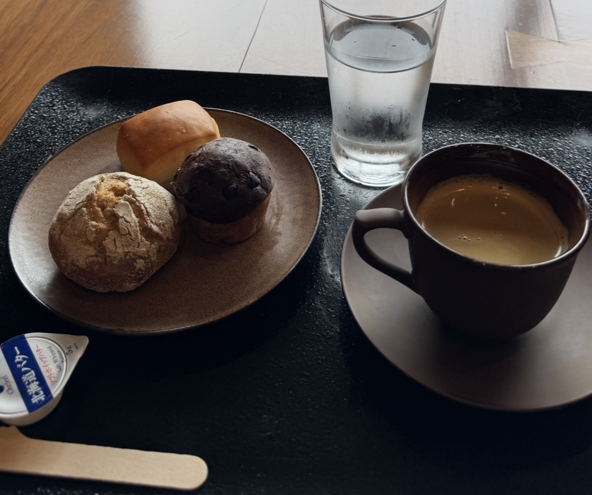 北こぶし知床の朝のパンとコーヒー